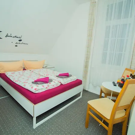 Askania Bed and Breakfast 2*