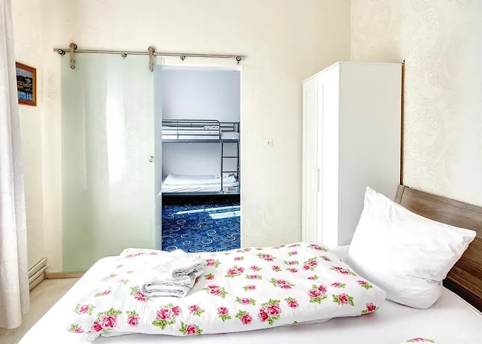 Askania Bed & Breakfast 2*